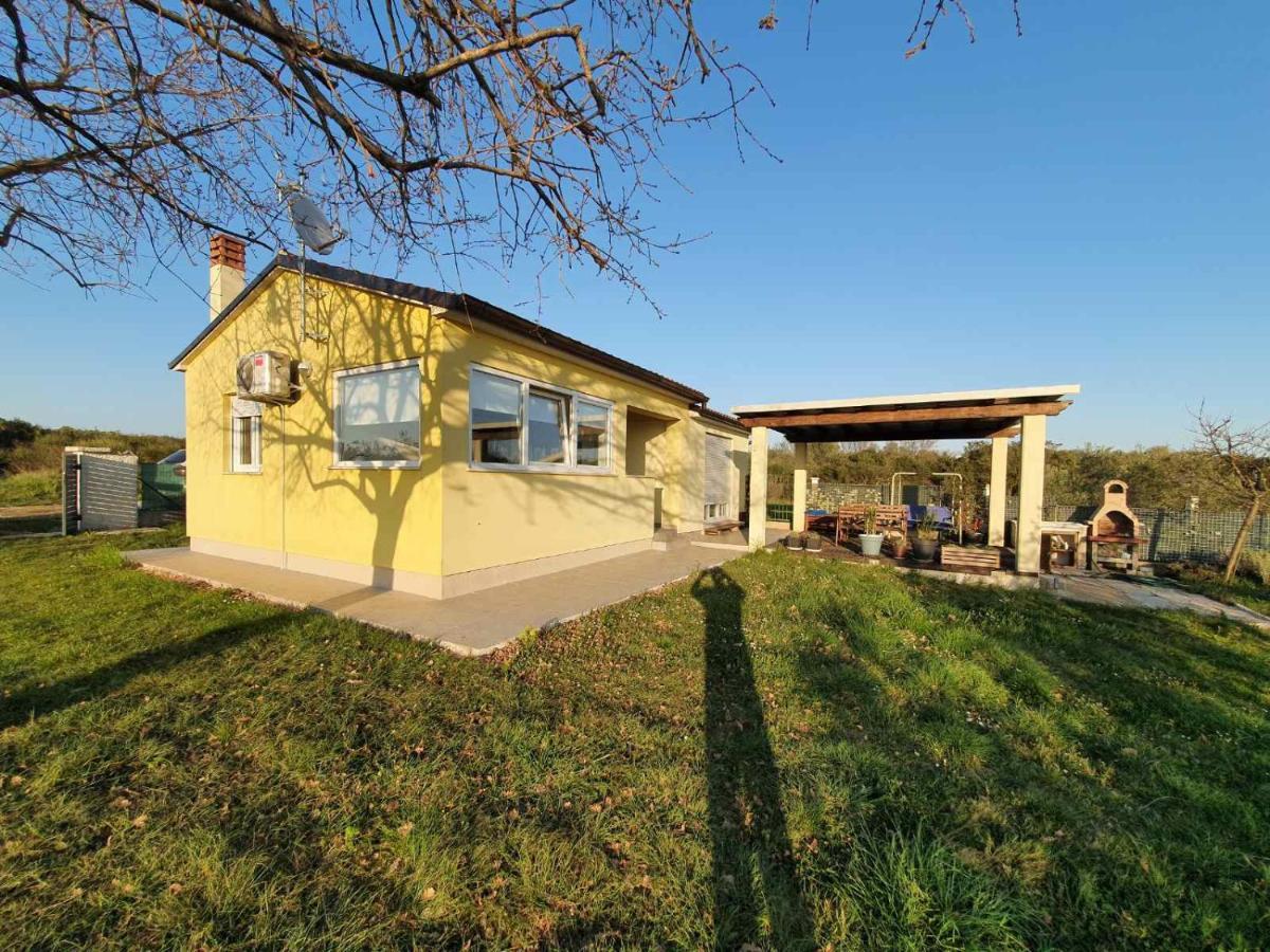 Holiday House Romi Pula Exteriör bild